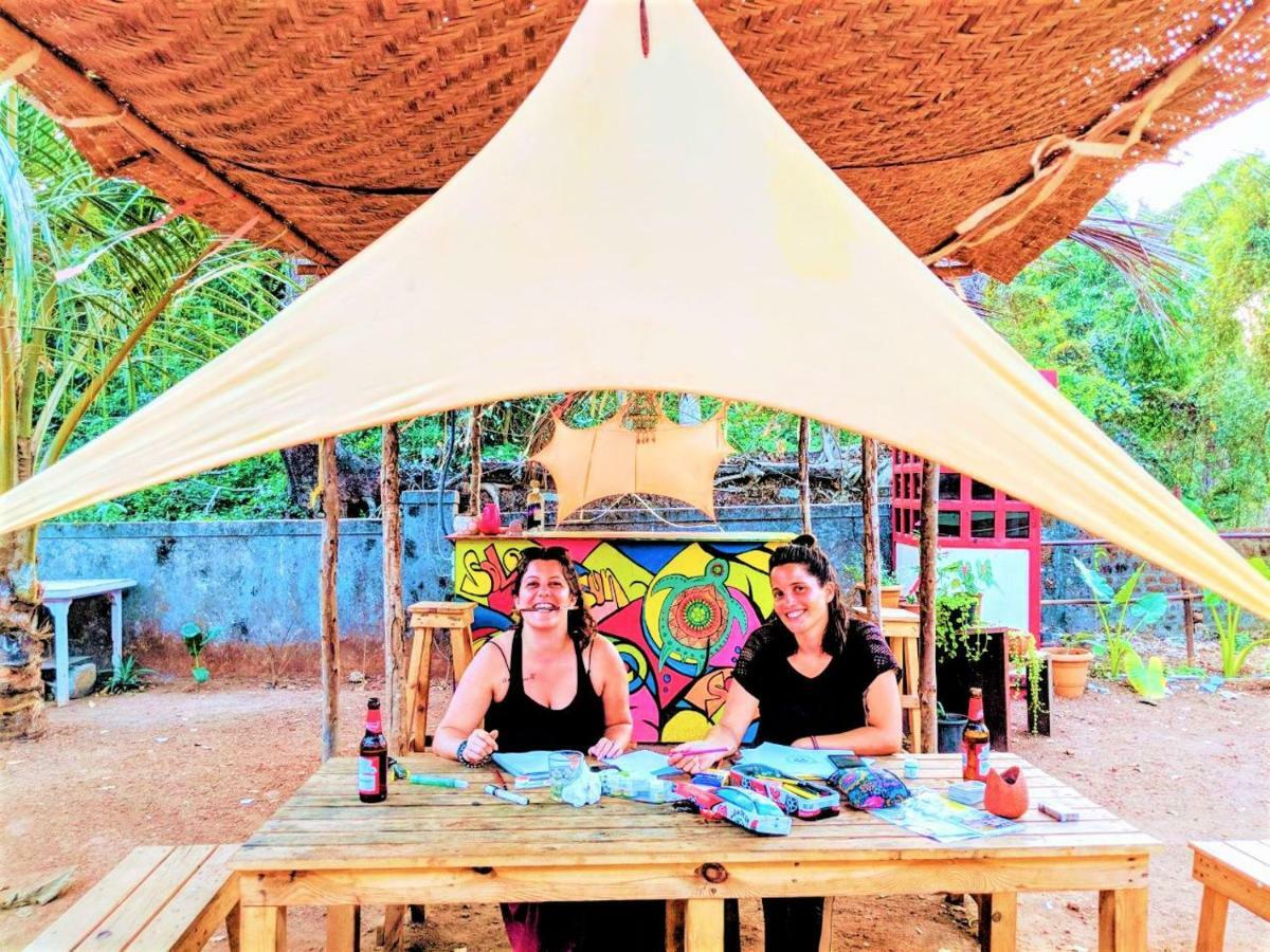 Folklore Hostel Goa 바가토르 외부 사진